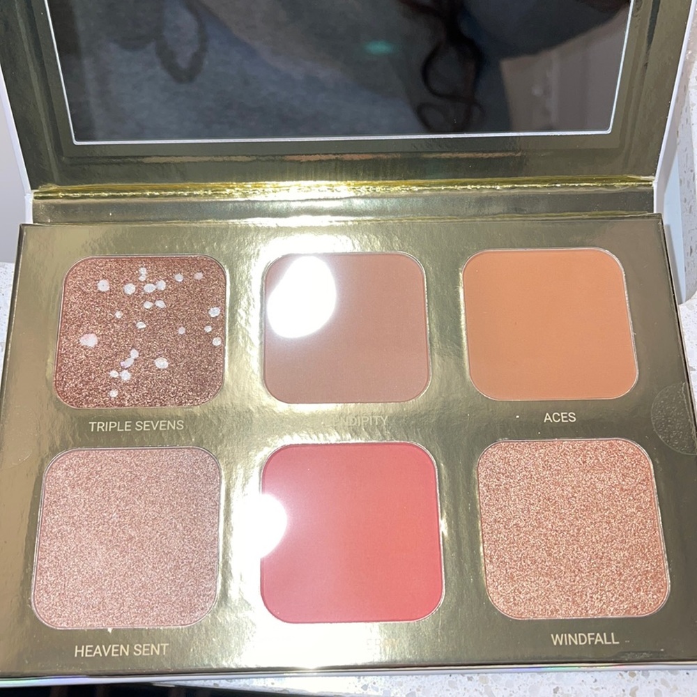 True + Luscious Lucky Glow Bronze and Highlight Palette Vol. II